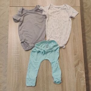 Solco Baby Onesie and Pants Trio - Gray, White, and Light Blue Size 3-6mo